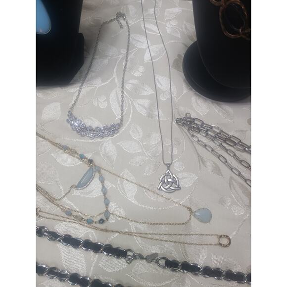 Huge Lot Of 10 Necklaces- Costume Jewelry - Vintage To Current - Picture 3 of 8